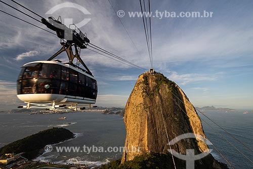  Cable car making the crossing between the Urca Mountain and Sugarloaf  - Rio de Janeiro city - Rio de Janeiro state (RJ) - Brazil