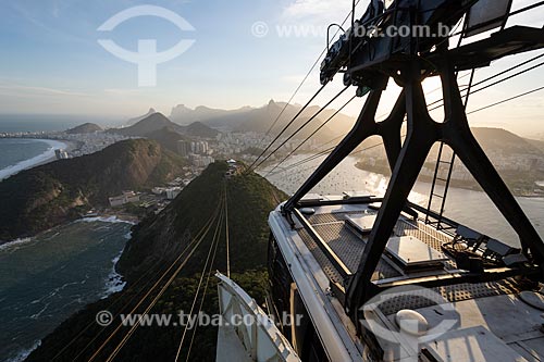  Cable car making the crossing between the Urca Mountain and Sugarloaf during the sunset  - Rio de Janeiro city - Rio de Janeiro state (RJ) - Brazil