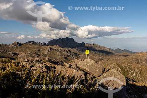  Man observing the Agulhas Negras Peak - Itatiaia National Park  - Itatiaia city - Rio de Janeiro state (RJ) - Brazil