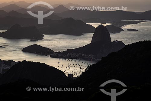  View of the dawn - Sugarloaf in the background from Sumare Mountain  - Rio de Janeiro city - Rio de Janeiro state (RJ) - Brazil