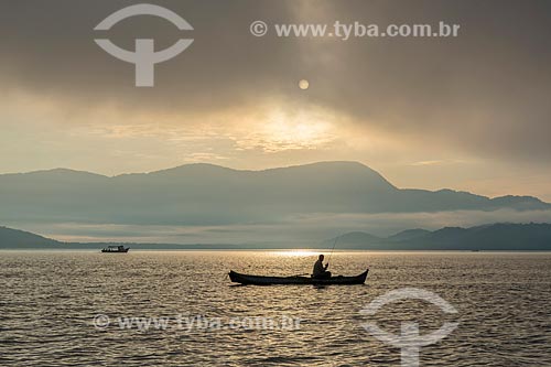  View of fisherman - Antonina bay during the dawn  - Antonina city - Parana state (PR) - Brazil