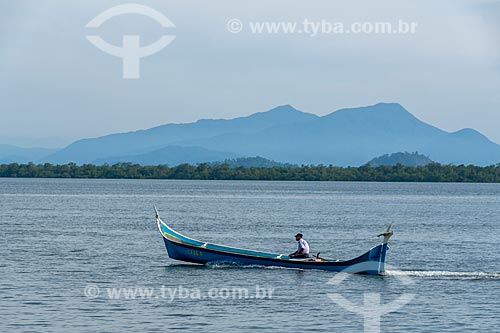  Caicara canoe - Guaraquecaba bay  - Guaraquecaba city - Parana state (PR) - Brazil