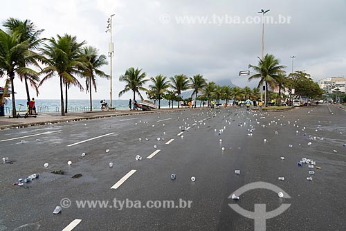  Detail of glasses of water left - Vieira Souto Avenue after the Rio de Janeiro International Half Marathon  - Rio de Janeiro city - Rio de Janeiro state (RJ) - Brazil