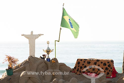  Sand sculpture of womans with bikini and Christ the Redeemer with the brazilian flag - Copacabana Beach  - Rio de Janeiro city - Rio de Janeiro state (RJ) - Brazil