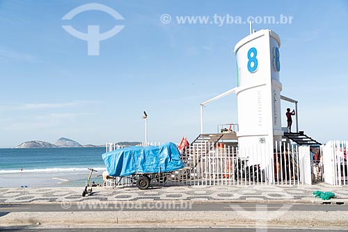  Detail of cargo trolley - man carrying a cart - with beach chairs - Ipanema Beach waterfront - Post 8  - Rio de Janeiro city - Rio de Janeiro state (RJ) - Brazil