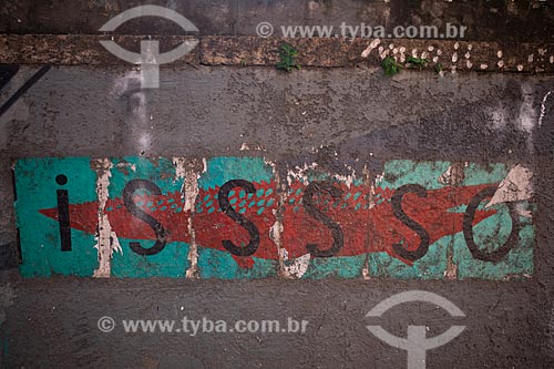  Detail of urban interventionism that says: isssso  - Rio de Janeiro city - Rio de Janeiro state (RJ) - Brazil