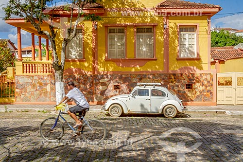  Beetle parked on street with stone pavement  - Guarani city - Minas Gerais state (MG) - Brazil