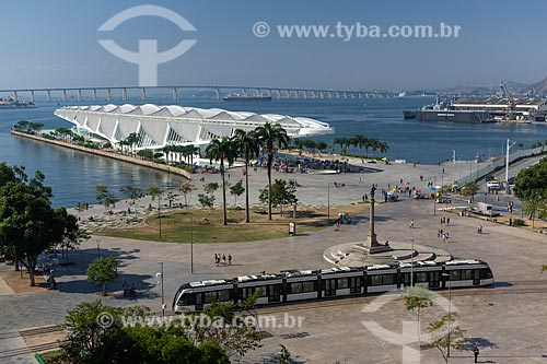  View of light rail transit transiting on Maua Square  - Rio de Janeiro city - Rio de Janeiro state (RJ) - Brazil