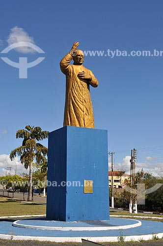  Detail of Padre Donizetti statue  - Tambau city - Sao Paulo state (SP) - Brazil