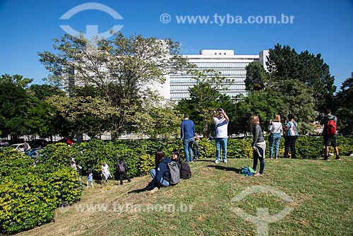  Urban coffee harvest at the Biological Institute  - Sao Paulo city - Sao Paulo state (SP) - Brazil