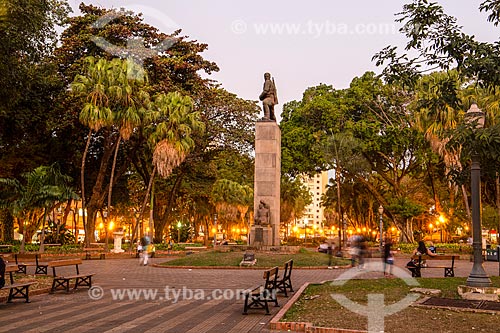  View of XV de Novembro square with the obelisk in homage of Constitutionalist Revolution of 1932  - Ribeirao Preto city - Sao Paulo state (SP) - Brazil