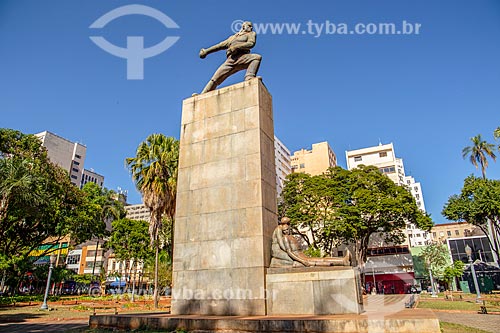 Obelisk in homage of Constitutionalist Revolution of 1932 - XV de Novembro square  - Ribeirao Preto city - Sao Paulo state (SP) - Brazil
