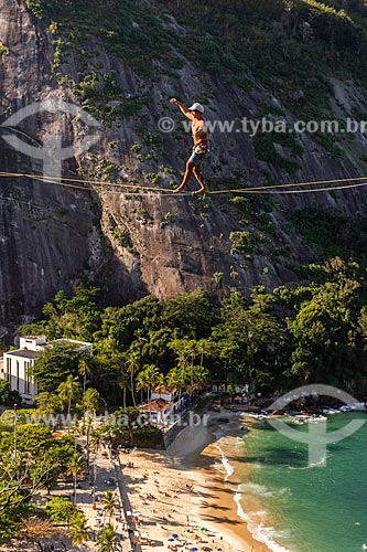  Practitioner of slackline between the Babilonia Mountain (Babylon Mountain) and Urca Mountain  - Rio de Janeiro city - Rio de Janeiro state (RJ) - Brazil