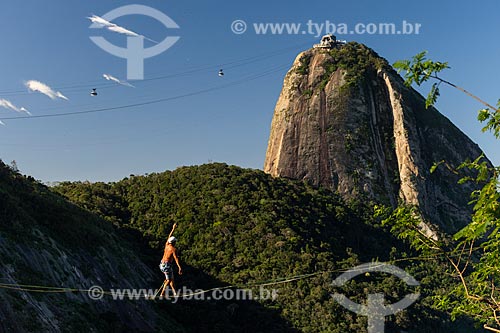  Practitioner of slackline with the Sugarloaf in the background  - Rio de Janeiro city - Rio de Janeiro state (RJ) - Brazil