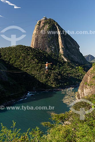  Practitioner of slackline with the Sugarloaf in the background  - Rio de Janeiro city - Rio de Janeiro state (RJ) - Brazil