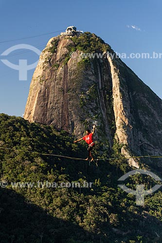  Practitioner of slackline with the Sugarloaf in the background  - Rio de Janeiro city - Rio de Janeiro state (RJ) - Brazil