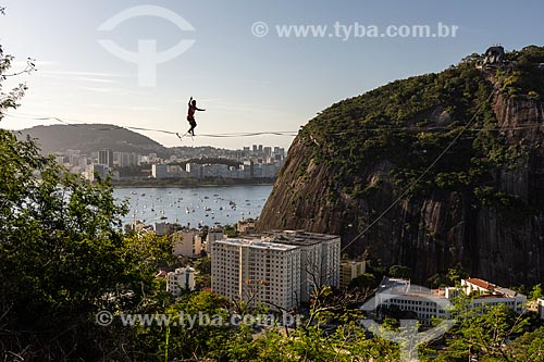  Practitioner of slackline between the Babilonia Mountain (Babylon Mountain) and Urca Mountain  - Rio de Janeiro city - Rio de Janeiro state (RJ) - Brazil