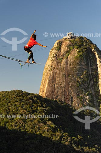  Practitioner of slackline with the Sugarloaf in the background  - Rio de Janeiro city - Rio de Janeiro state (RJ) - Brazil