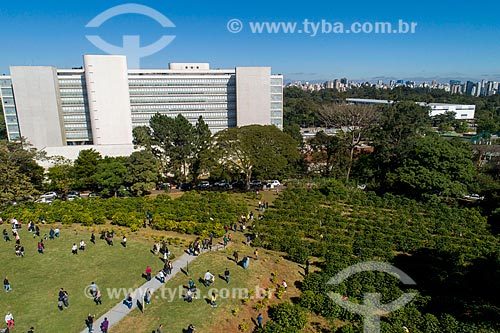  Picture taken with drone of the urban coffee harvest at the Biological Institute  - Sao Paulo city - Sao Paulo state (SP) - Brazil