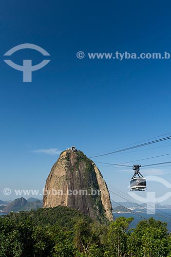  Cable car making the crossing between the Urca Mountain and Sugarloaf  - Rio de Janeiro city - Rio de Janeiro state (RJ) - Brazil