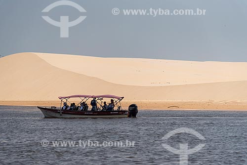  Motorboat sailing on the Preguicas River near to Lencois Maranhenses National Park  - Barreirinhas city - Maranhao state (MA) - Brazil