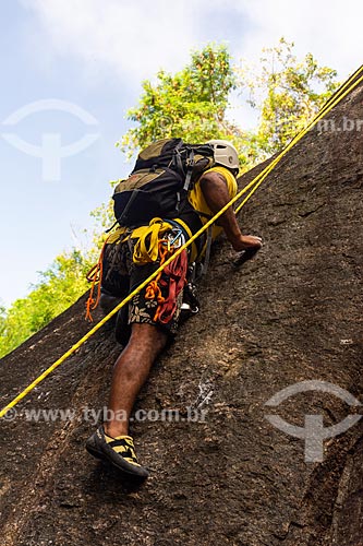  Detail of climber during the climbing of the north face to Urca Mountain  - Rio de Janeiro city - Rio de Janeiro state (RJ) - Brazil
