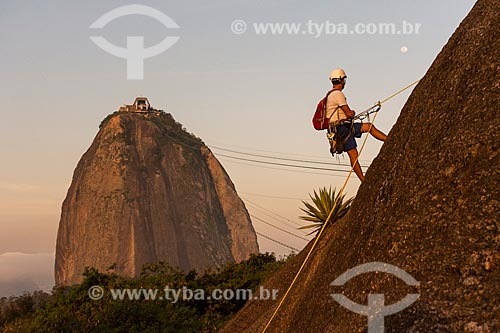  Climber during the climbing to Urca Mountain during the sunset with the Sugarloaf in the background  - Rio de Janeiro city - Rio de Janeiro state (RJ) - Brazil