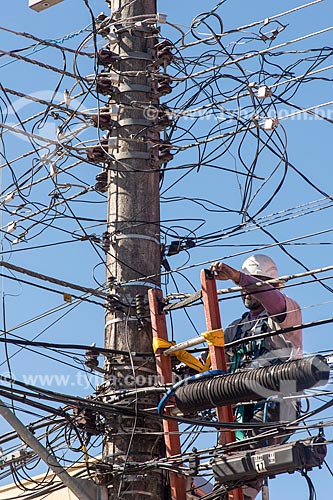  Labourer of EDP - power transmission services concessionaire - doing the maintaining the electrical network  - Caraguatatuba city - Sao Paulo state (SP) - Brazil
