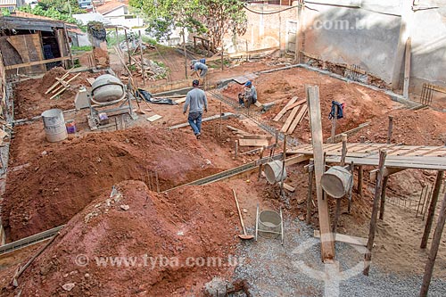  Workers doing home foundation  - Cunha city - Sao Paulo state (SP) - Brazil