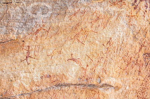  Detail of rupestrian painting - animals and people figures - Archaeological Site of Toca da Extrema II - Serra da Capivara National Park  - Sao Raimundo Nonato city - Piaui state (PI) - Brazil