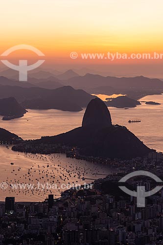  View of Sugarloaf and Botafogo Bay from Christ the Redeemer mirante during the dawn  - Rio de Janeiro city - Rio de Janeiro state (RJ) - Brazil