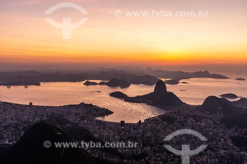  View of Sugarloaf and Botafogo Bay from Christ the Redeemer mirante during the dawn  - Rio de Janeiro city - Rio de Janeiro state (RJ) - Brazil