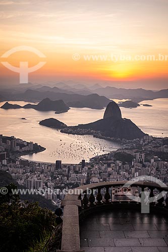  View of Sugarloaf and Botafogo Bay from Christ the Redeemer mirante during the dawn  - Rio de Janeiro city - Rio de Janeiro state (RJ) - Brazil