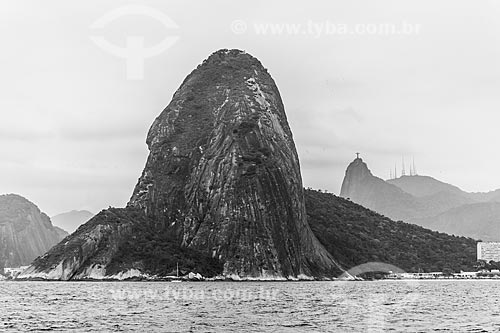  View of Sugarloaf from Guanabara Bay with Christ the Redeemer in the background  - Rio de Janeiro city - Rio de Janeiro state (RJ) - Brazil