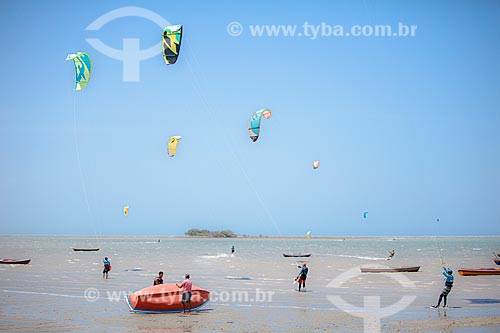  Practitioners of kitesurf  - Cajueiro da Praia city - Piaui state (PI) - Brazil
