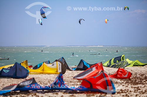  Practitioners of kitesurf - Barrinha Beach  - Cajueiro da Praia city - Piaui state (PI) - Brazil