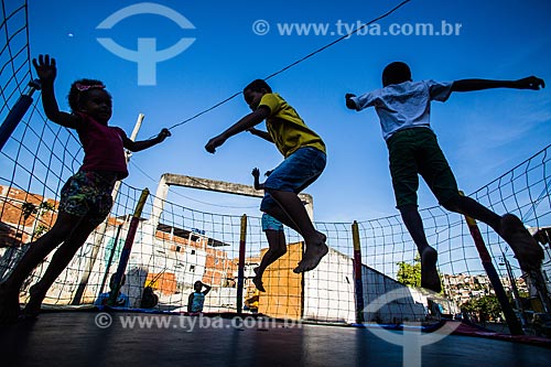  Kids playing on trampoline during the Violence Enough Forum! Another Mare Is Possible (Forum Basta de Violencia! Outra Mare e Possivel)  - Rio de Janeiro city - Rio de Janeiro state (RJ) - Brazil
