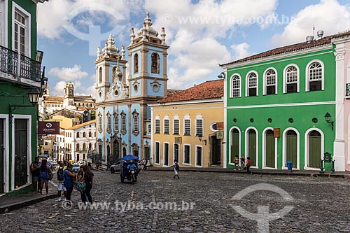  View of historic houses in Pelourinho - Our Lady of Rosario dos Pretos Church (XVIII century) in the background  - Salvador city - Bahia state (BA) - Brazil