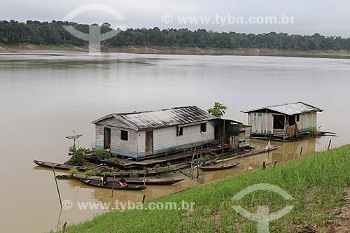 Houseboats on the Purus River - Piagaçu-Purus Sustainable Development Reserve