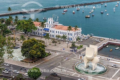 View of low city with former Sailor Apprentice School in the Second Naval District and Monument to the City of Salvador (1970)