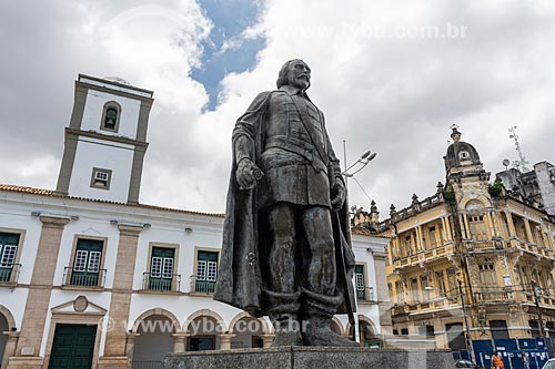 Statue of Thome de Souza - founder of the Salvador city - Thome de Souza Square with the Municipal Chamber of Salvador city (1549) in the background
