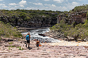  Tourists on trail to Tiburtino Waterfall  - Mucuge city - Bahia state (BA) - Brazil