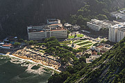  View of Vermelha Beach (Red Beach) from Urca Mountain mirante  - Rio de Janeiro city - Rio de Janeiro state (RJ) - Brazil