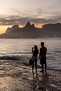  Couple observing the sunset from Arpoador Stone  - Rio de Janeiro city - Rio de Janeiro state (RJ) - Brazil