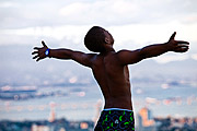  Man with open arms at Morro dos Prazeres Slum  - Rio de Janeiro city - Rio de Janeiro state (RJ) - Brazil