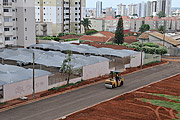  Road roller working on paved street  - Sao Jose do Rio Preto city - Sao Paulo state (SP) - Brazil