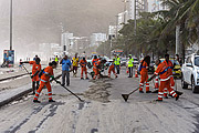  COMLURB employees clean the Leblon beach shore after the undertow  - Rio de Janeiro city - Rio de Janeiro state (RJ) - Brazil