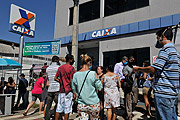  Queue in front of Caixa Economica Federal agency to receive emergency government aid - Coronavirus Crisis  - Sao Jose do Rio Preto city - Sao Paulo state (SP) - Brazil