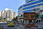  Mobile VMS - Variable Message Panel warning about the fight against Covid-19 - Coronavirus Crisis  - Rio de Janeiro city - Rio de Janeiro state (RJ) - Brazil