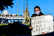  Homeless woman wearing protective mask, holding placard asking for help - Coronavirus Crisis  - Porto Alegre city - Rio Grande do Sul state (RS) - Brazil